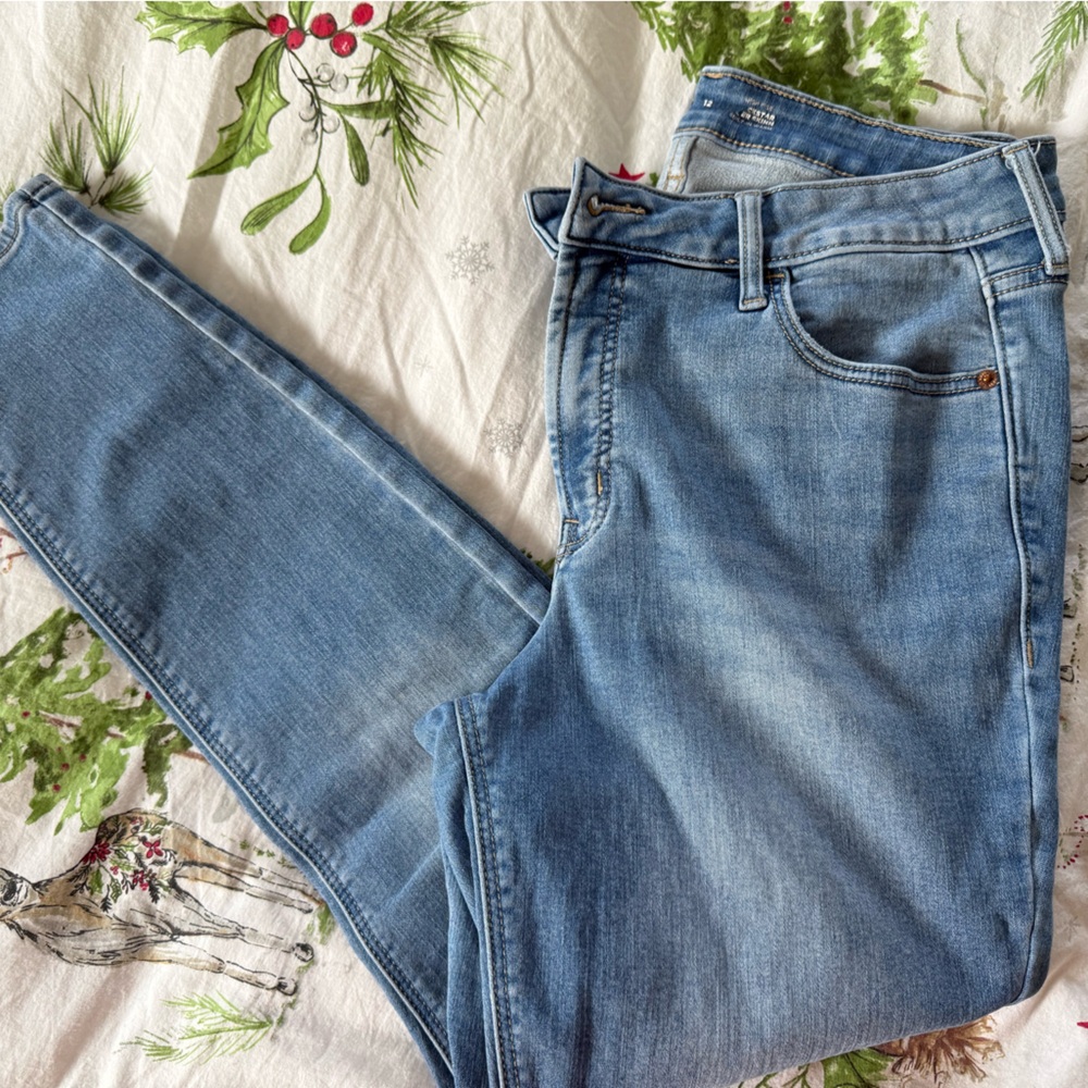Old Navy Women’s Light Blue Rockstar Jeans
